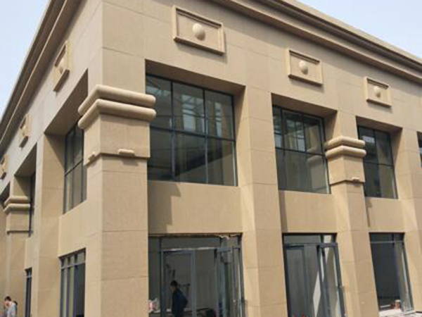 裝飾效果逼真，性?xún)r(jià)比高，成本是幕墻的二分之一